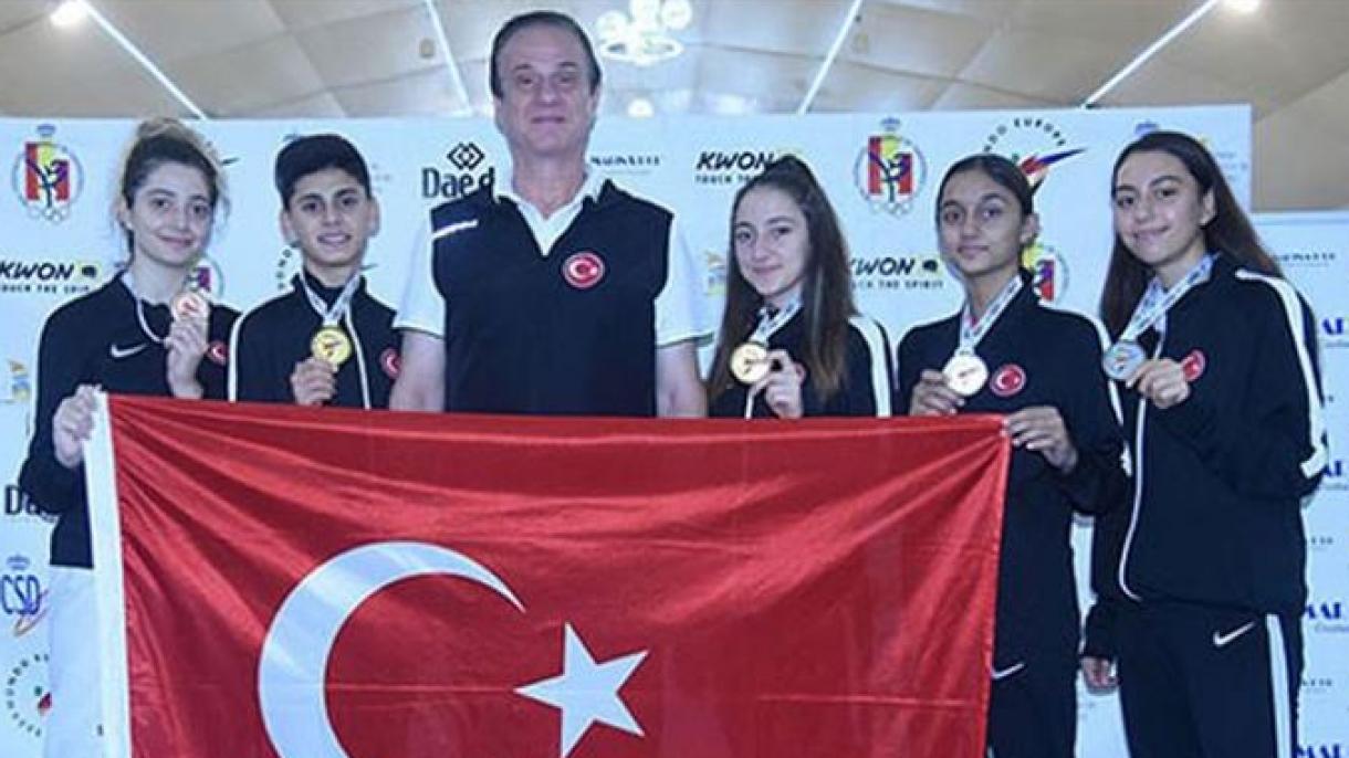 土耳其选手在欧洲青年跆拳道锦标赛中赢2金2银1铜
