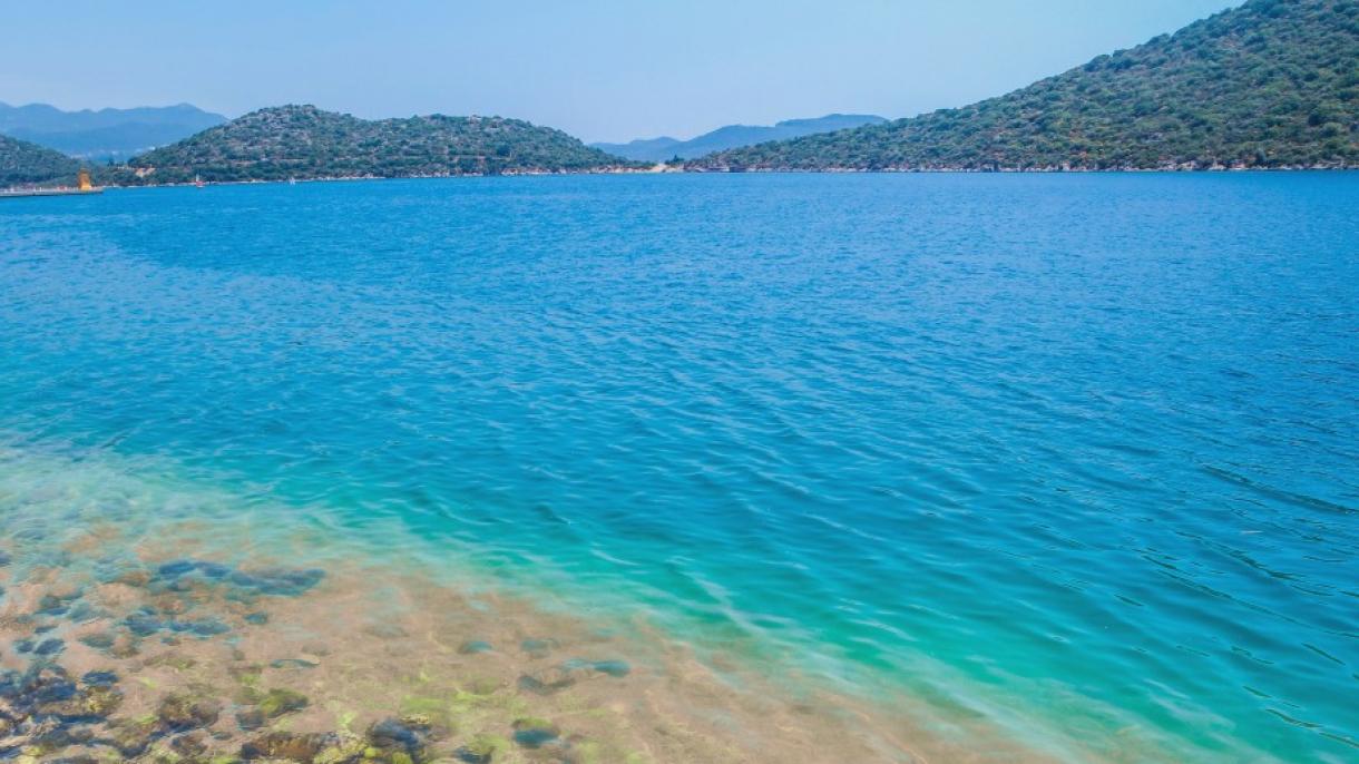 Antalyada Toros dağlarının ətəklərində yerləşən təbiət möcizəsi Dipsiz göl