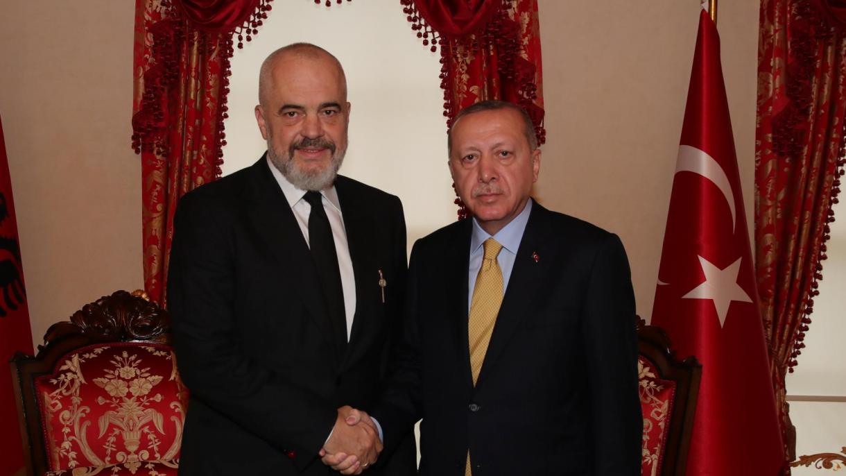 Erdogan recibió al primer ministro de Albania Edi Rama en el Palacio Dolmabahçe