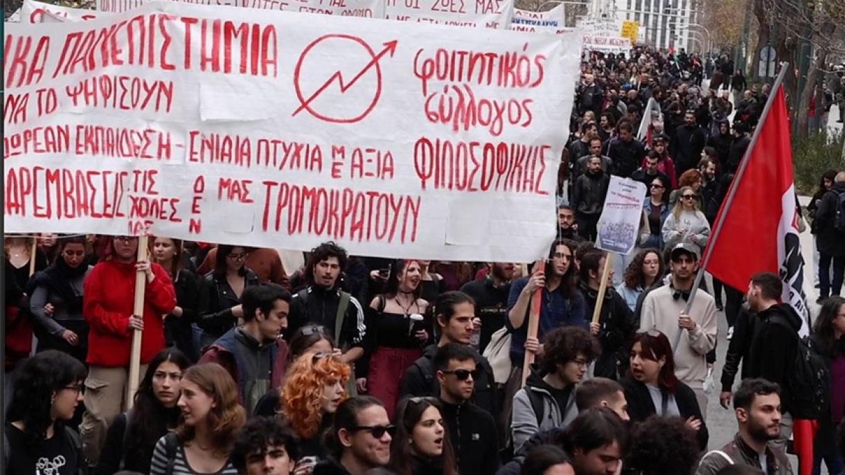 Gresiýada Hususy Uniwersitetlere Garşy Ýöriş Geçirildi
