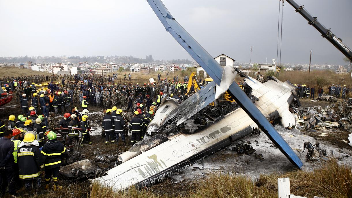 Murieron decenas de personas en un accidente de avión en Nepal