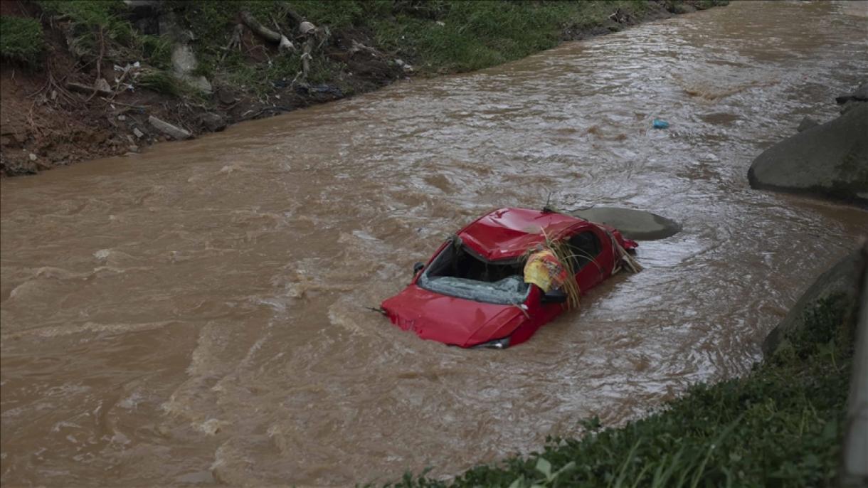 Броят на жертвите на наводненията в Бразилия расте...