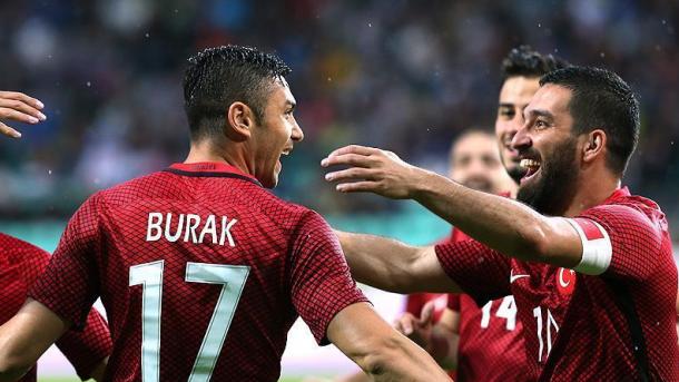 Turquía vence a Eslovenia por 1-0