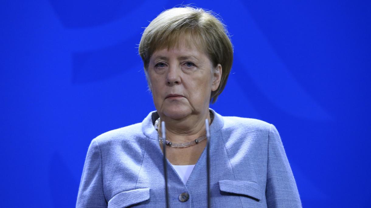 Angela Merkel vә Vladimir Putin arasında telefon danışığı olub