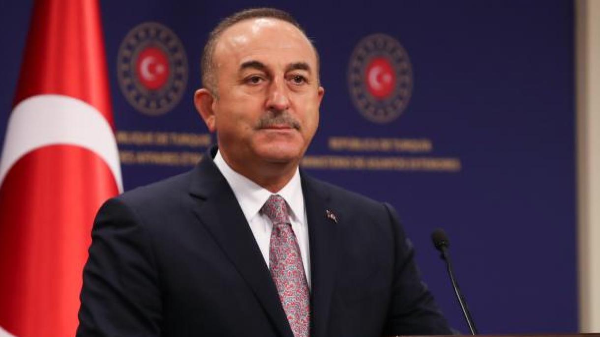 De Çavuşoğlu a Dendias: "Deja de dañar la dignidad del pueblo griego"