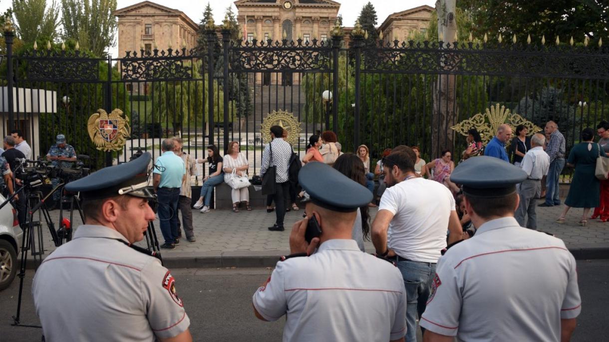 Manifestantes en Eriván piden la dimisión de Pashinián tras enfrentamientos en la frontera