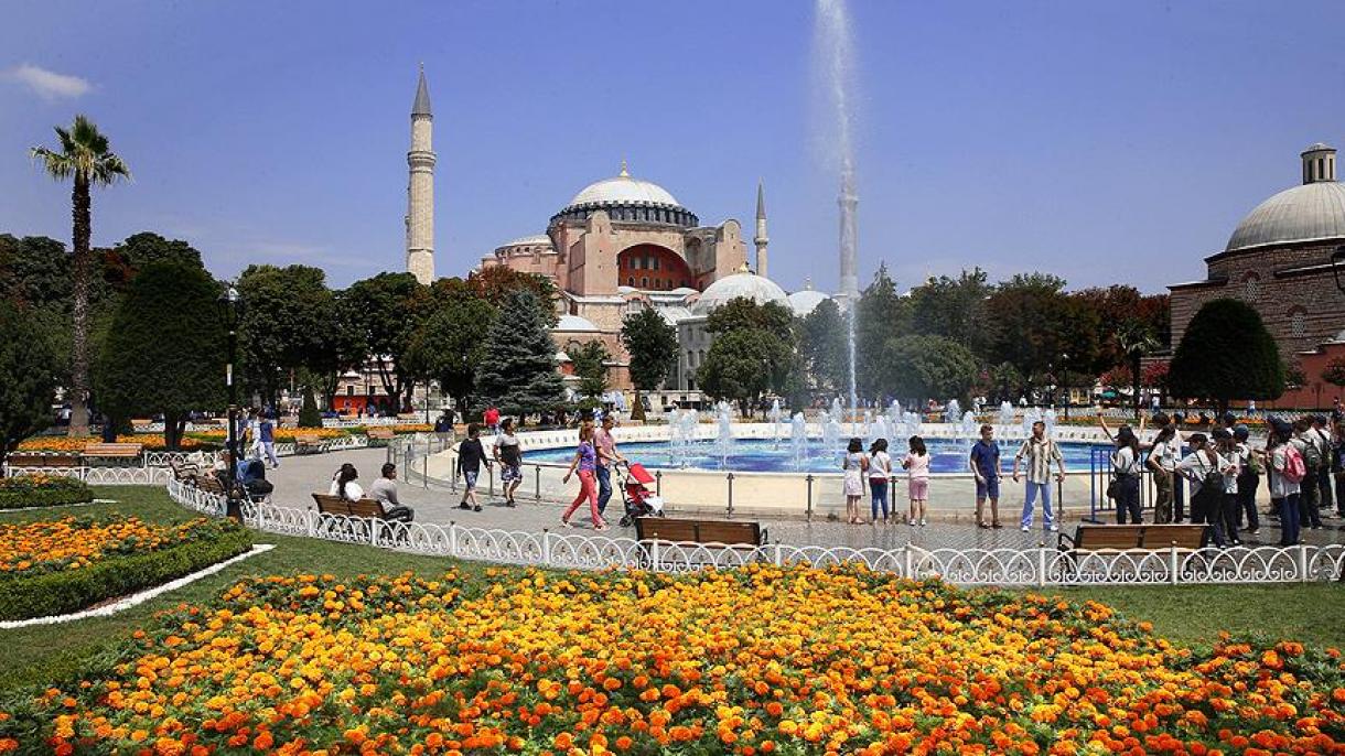 استنبول آنے والے غیر ملکی سیاحوں کی تعداد میں گذشتہ سال کے مقابلے میں 30 فیصد اضافہ