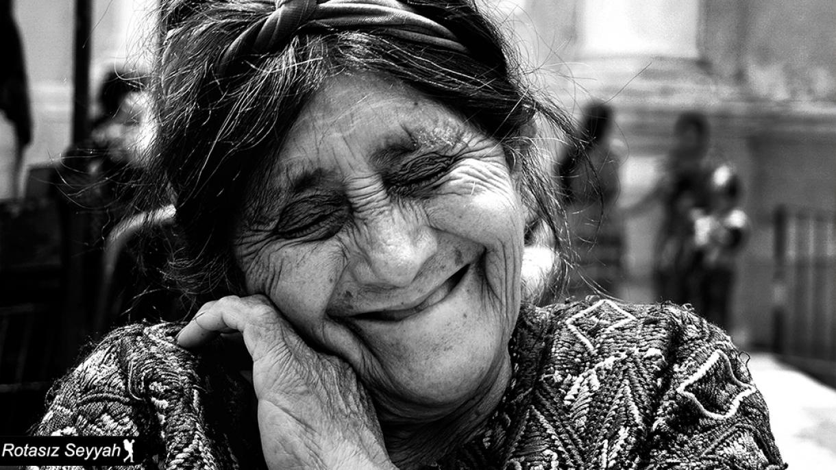 女性たちの写真を集めるトルコ人写真家