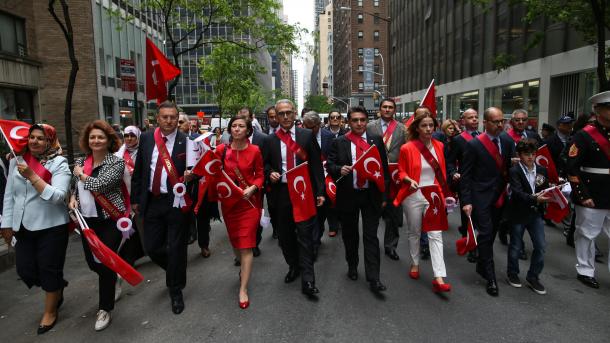 35. türk günü yürüyüş ve festivali, new york 2016.jpg