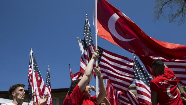 Atos de 1915: turcos nos EUA e no Canadá se solidarizam com a Turquia