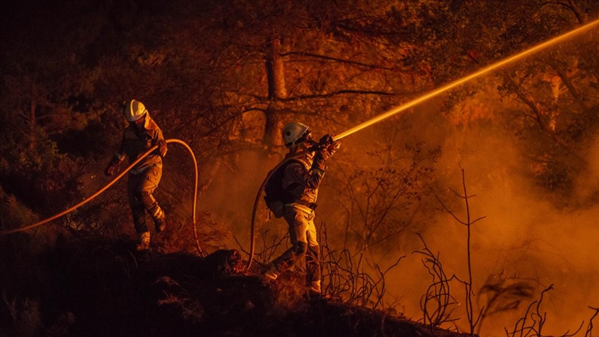 España lucha contra los incendios más grandes del siglo 21