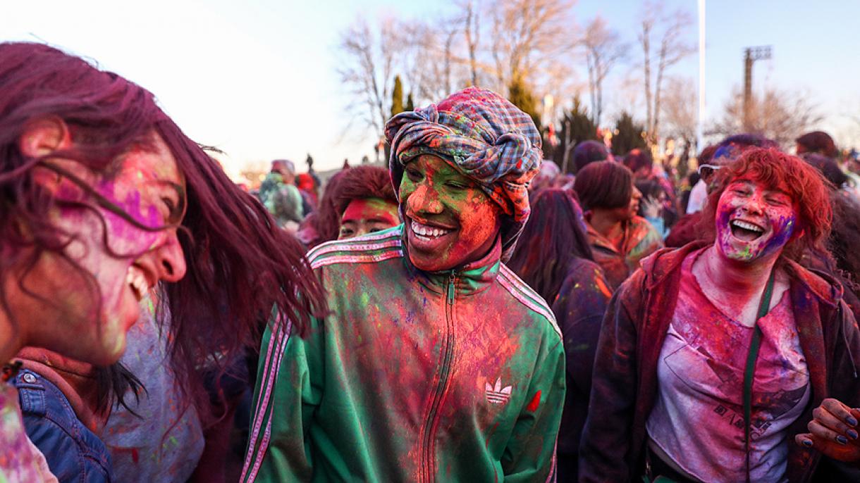 هندوها فستیوال رنگ را در امریکا جشن گرفتند