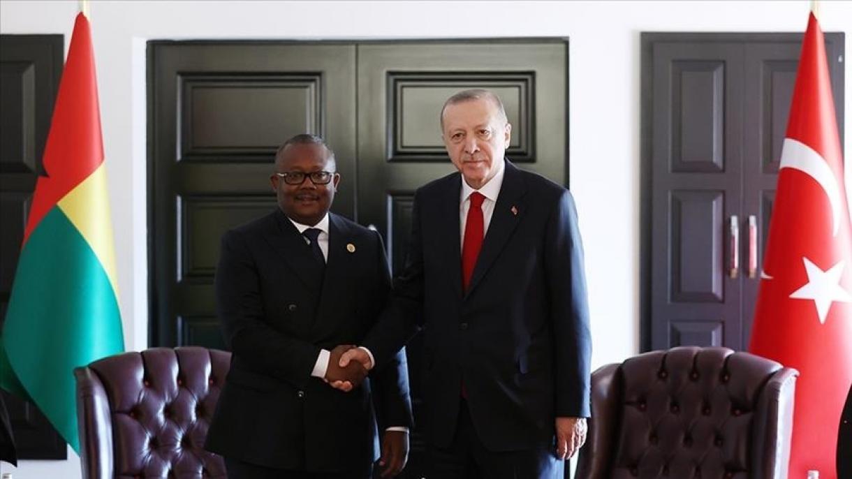 Presidente Erdogan sigue a la ronda de conversaciones en Antalya con los invitados internacionales