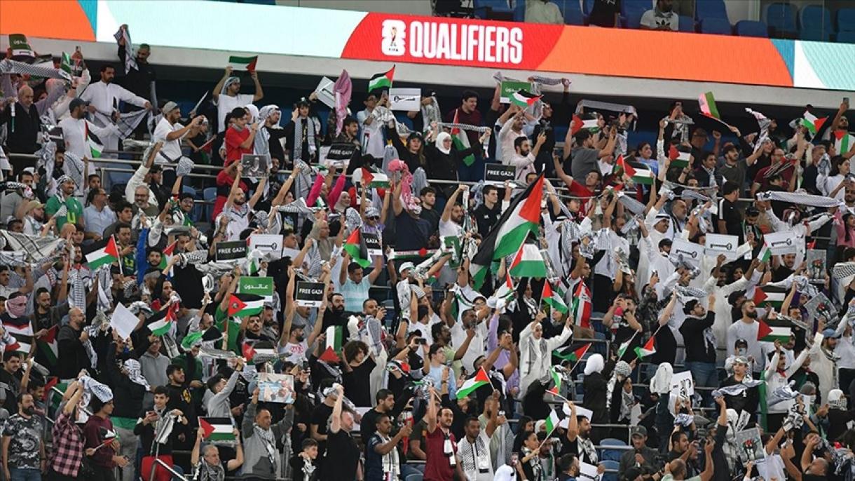 Mesaje de "susținere" la meciul Palestina-Australia...