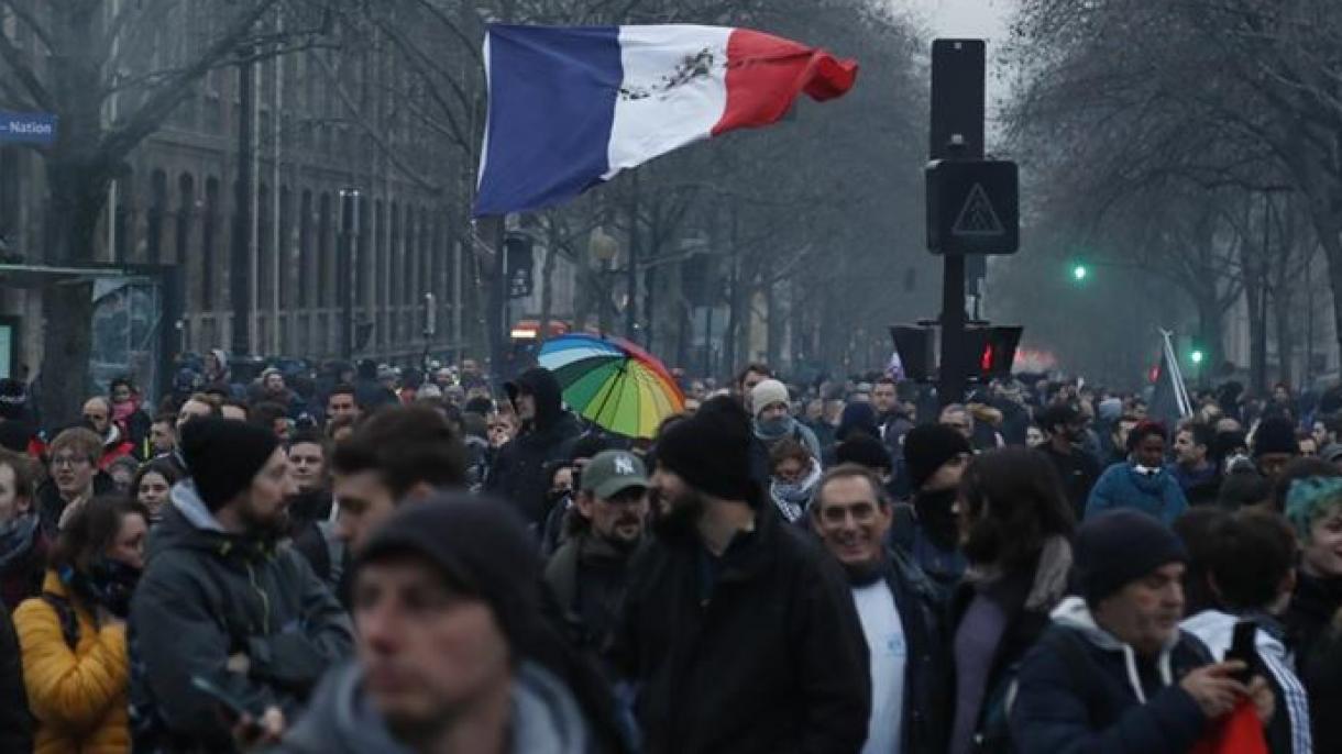 فرانس میں ہڑتالوں کا 14 واں دن ، کاروباری سرگرمیاں متاثر