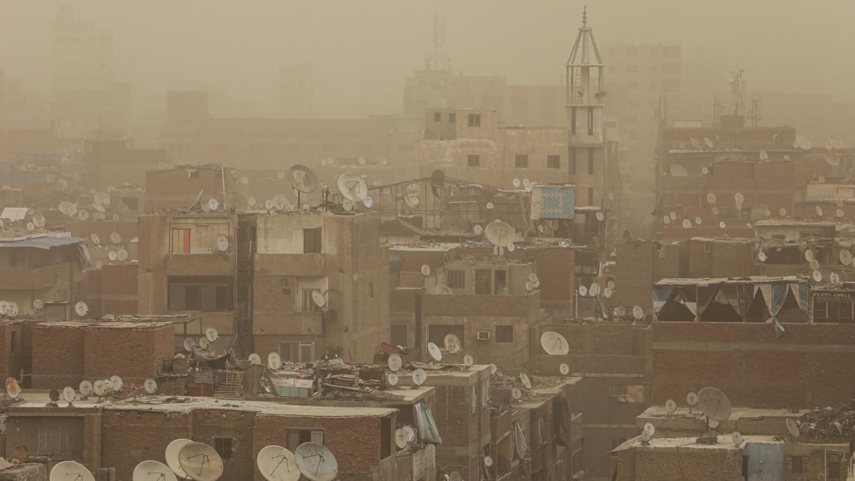 埃及遭强风和沙尘暴侵袭