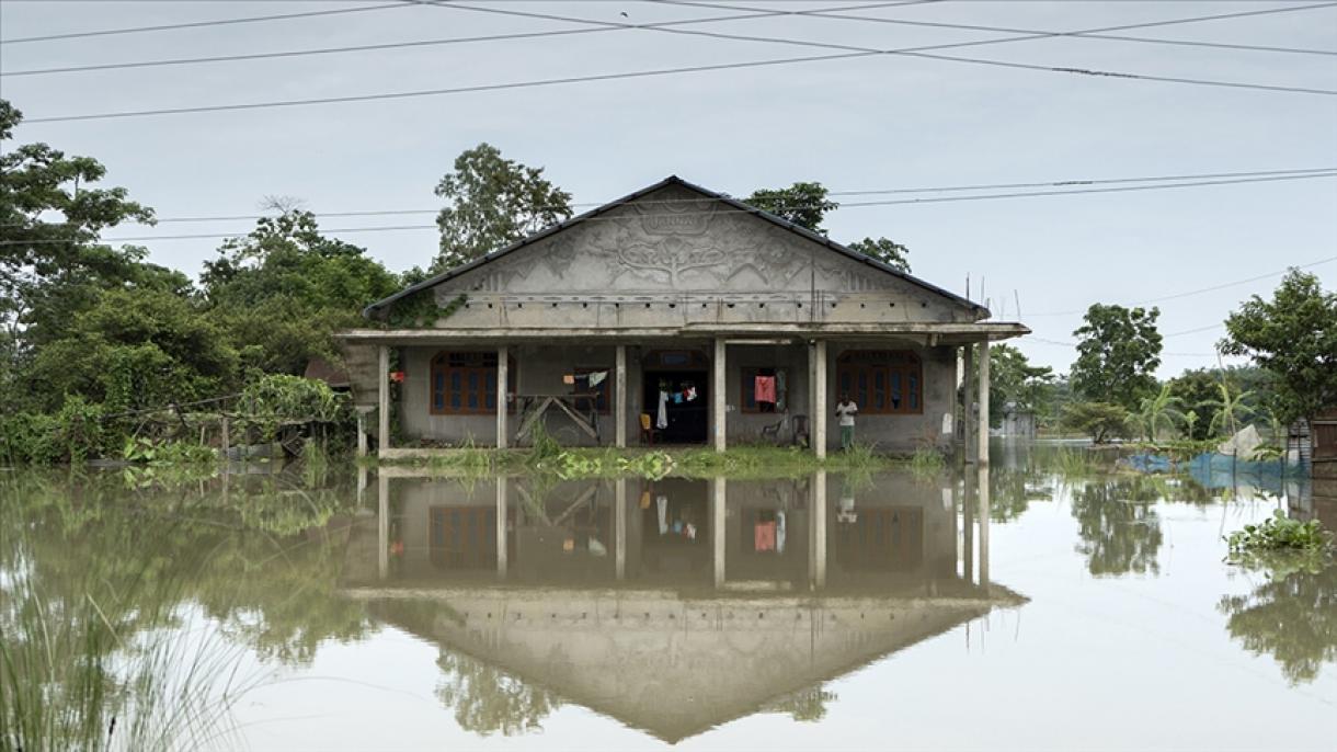 印度洪水和山体滑坡致72人死亡
