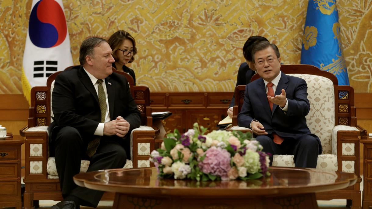 国务卿蓬佩奥与韩国总统文在寅举行会晤