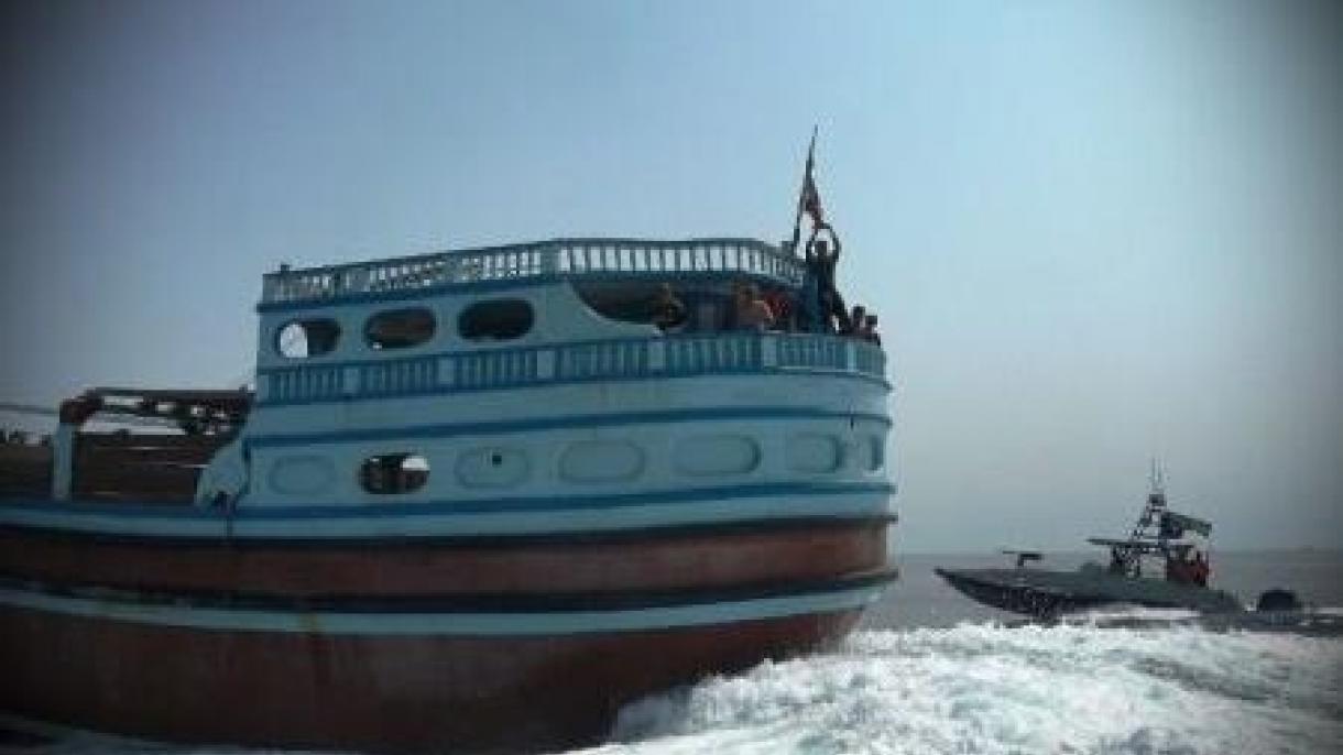 ایران از توقیف دو فروند شناور حامل سوخت "قاچاق" خبر داد