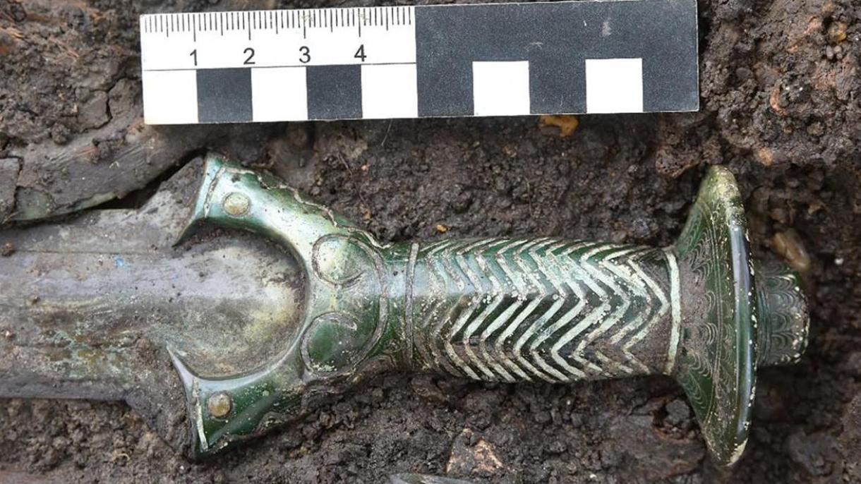 德国发现3000年前青铜剑