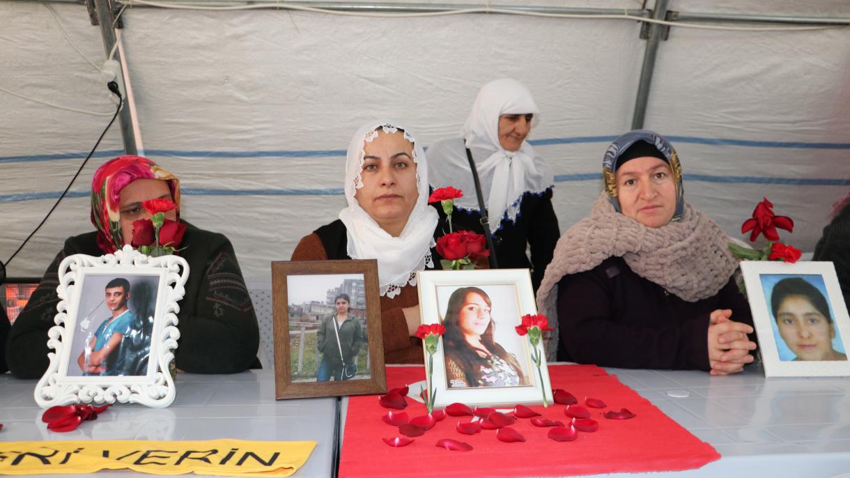 Una nueva familia se suma a la vigilia en Diyarbakır