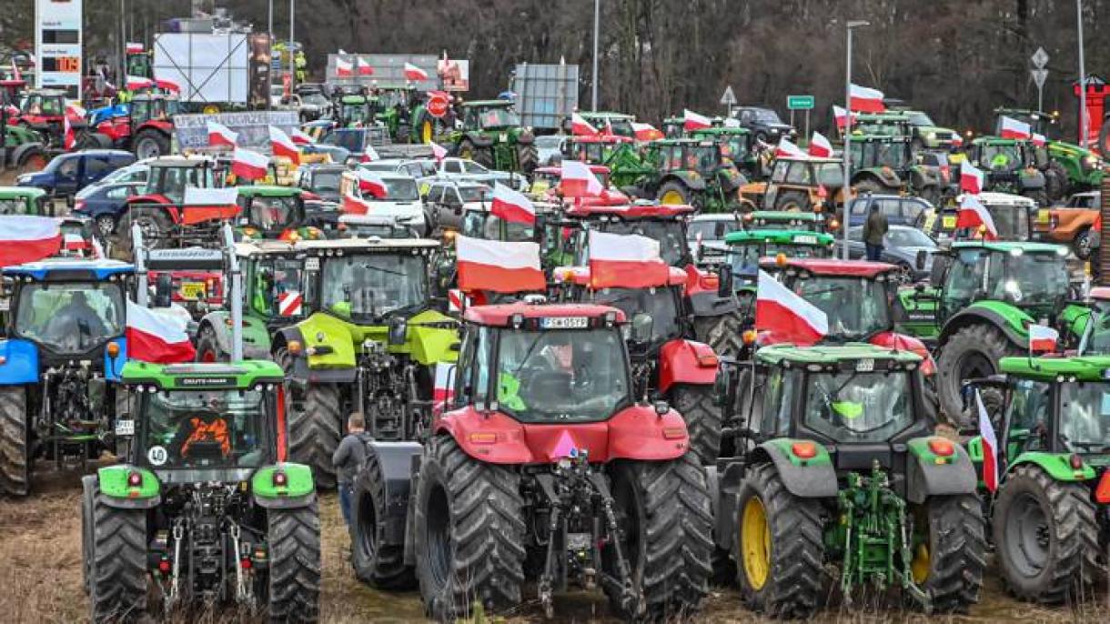 Tranzitul produselor agricole ucrainene prin Polonia a fost interzis