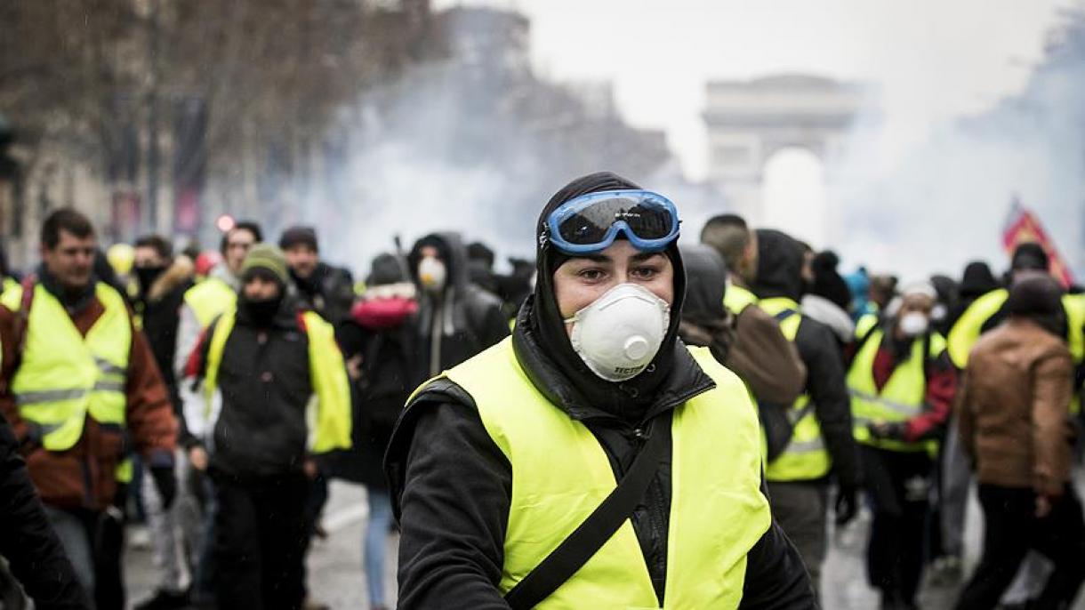 法国黄背心示威活动造成4万3千人失业