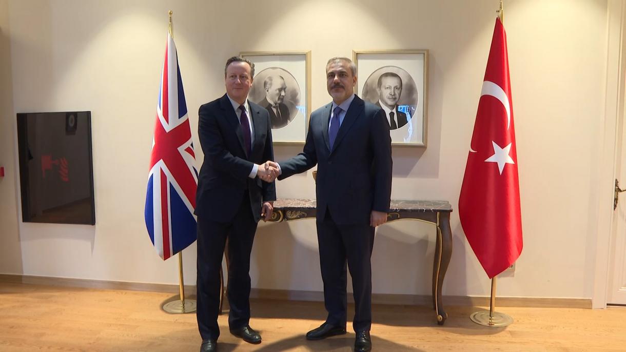 Ministrul britanic de externe David Cameron se află la Istanbul