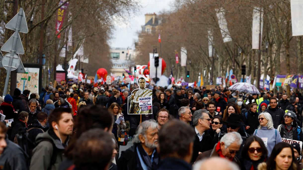 Францияда пенсия реформасы кабыл алынды