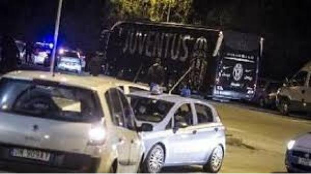 اطالوی فٹ بال کلب کی بس پر حملہ