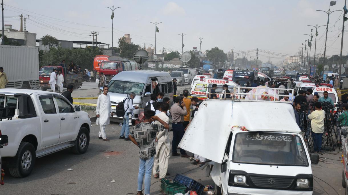 حمله انتحاری به یک مینی‌بوس در پاکستان
