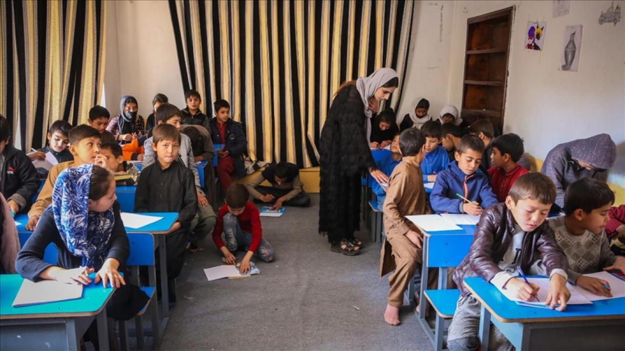 برگزاری کلاس‌های سواد‌آموزی توسط معلمان زن در کابل