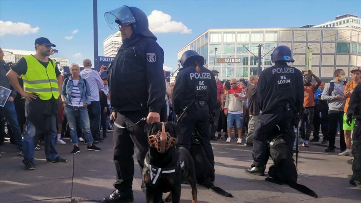 Berlindә keçirilәn etiraz aksiyalarında 93 polis әmәkdaşı yaralanıb