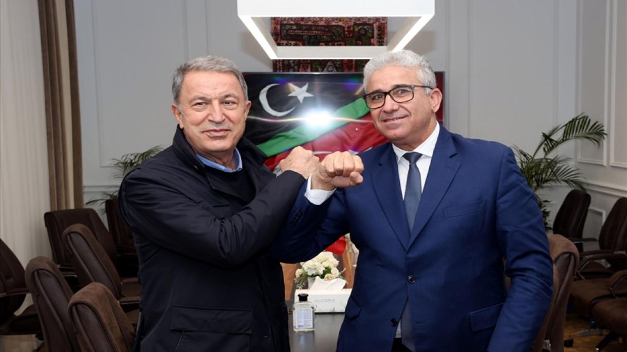 Çavuşoğlu y Akar llaman al ministro libio Basaga tras el ataque contra su convoy