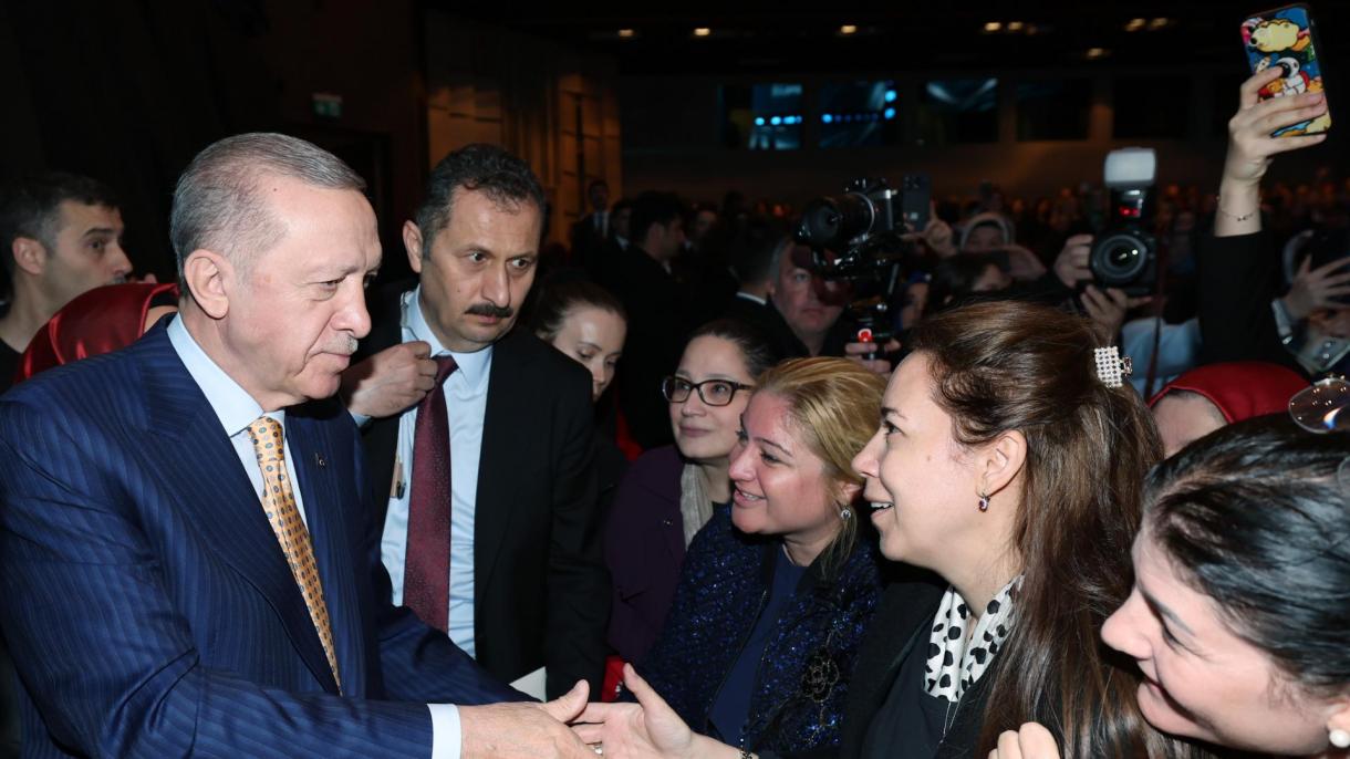 Erdogan hace énfasis sobre la mujer, la familia y Türkiye fuertes