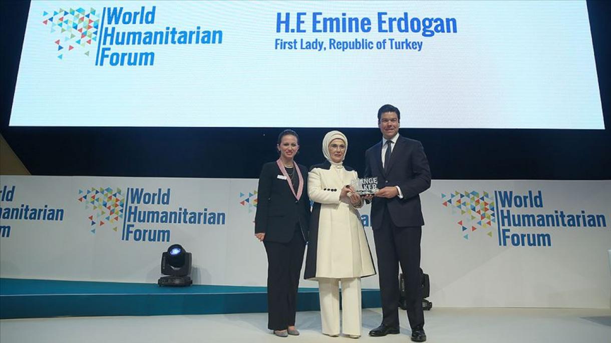 Primeira dama turca, premiada por sua ajuda humanitária pelo Fórum Mundial da Humanidade