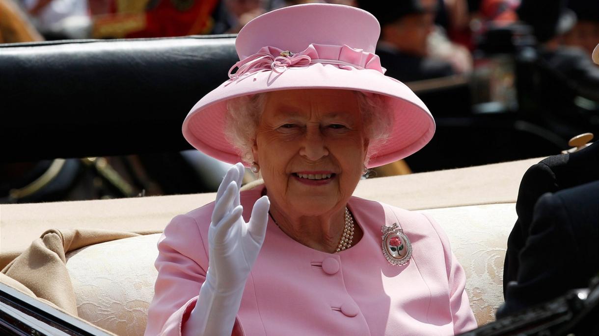 英国女王伊丽莎白二世拒绝接受“年度长者”奖