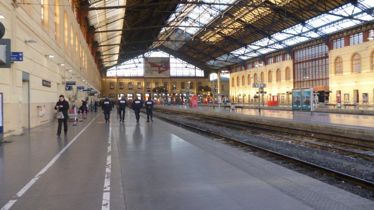 法国马赛火车站发生持刀袭击事件嫌犯被当场击毙