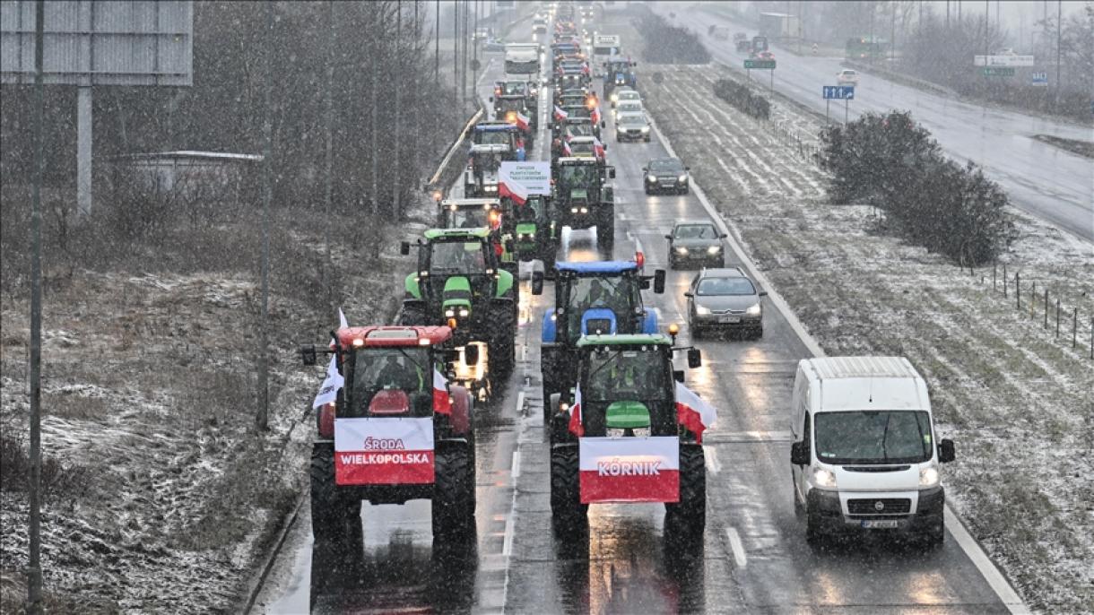 کشاورزان معترض فرانسه: اقدامات دولت کافی نیست