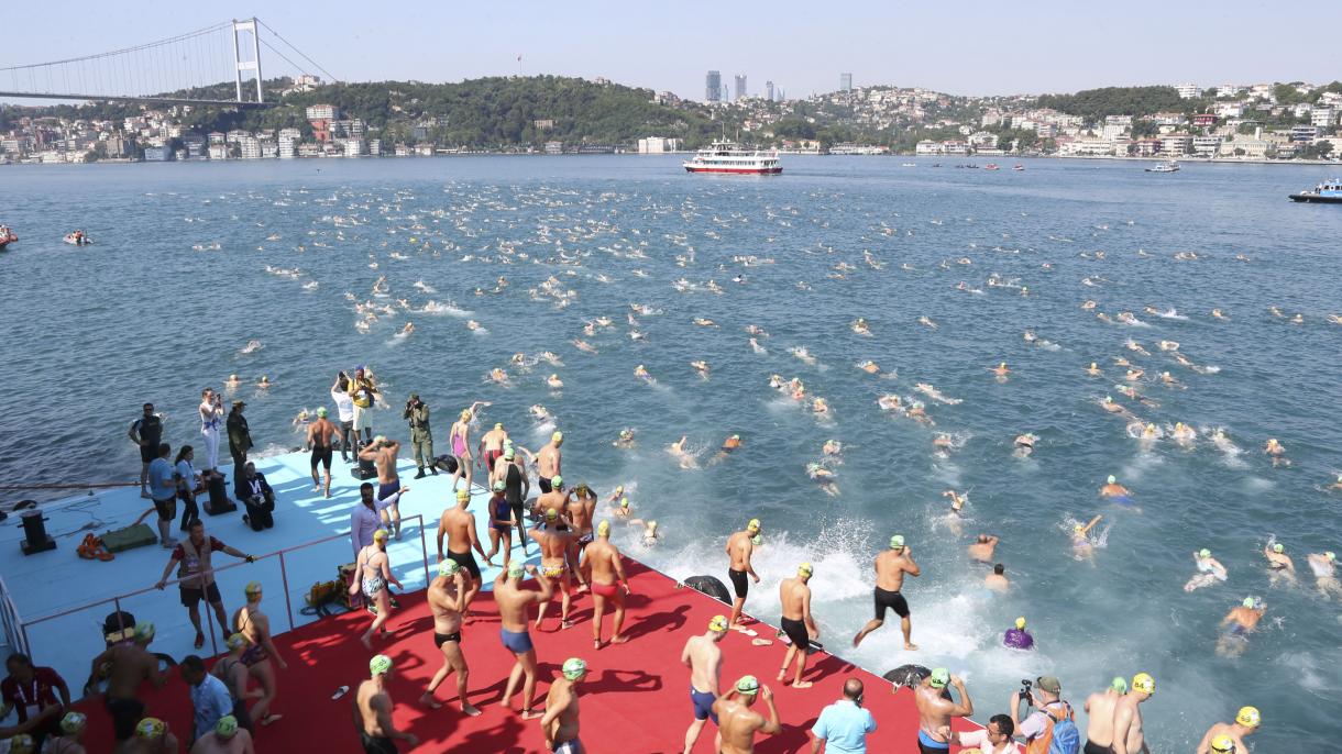 Blizu 2.300 plivača iz 49 zemalja preplivalo Bosfor