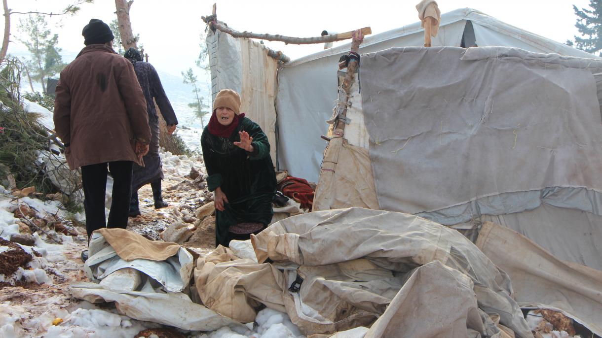 Suriyada düşərgədə çadırın çökməsi nəticəsində 2 uşaq həyatını itirdi