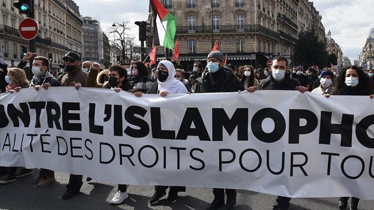 法国民众抗议针对穆斯林的法案