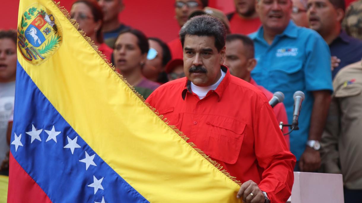 Nikolas Maduro harbiylarni mamlakatni himoya qilishga tayyor turishga chaqirdi