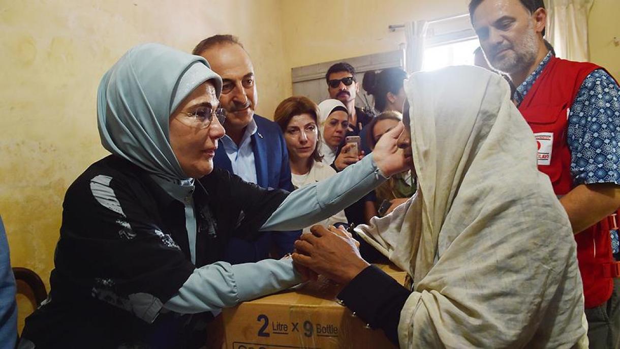 امینه اردوغان کمک‌‌های ترکیه را میان مسلمانان آراکان توزیع کرد
