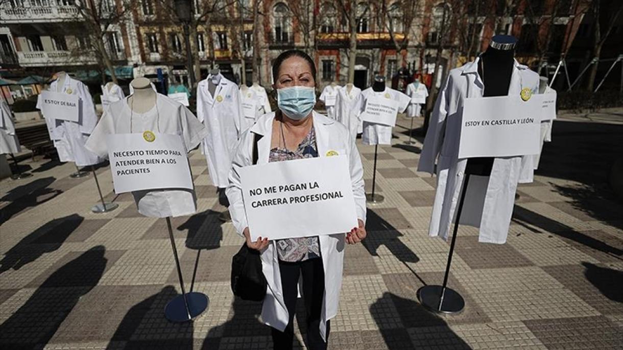 Estudio asegura que el 60% de los médicos españoles sufre de agotamiento debido a la pandemia