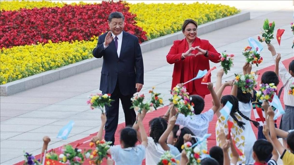 Presidentes de China y Honduras se encuentran por primera vez tras establecimiento de relaciones