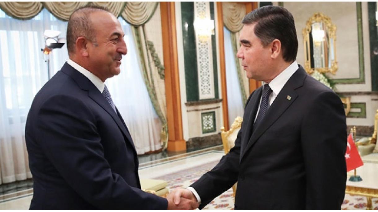 Çavuşoğlu chega ao Turquemenistão