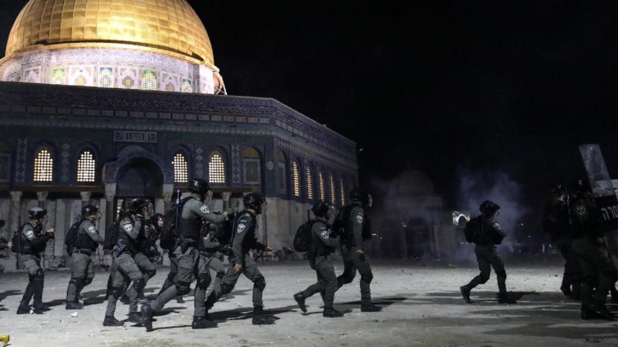 A polícia israelense atacou palestinos na Mesquita Al-Aqsa: Mais de 278 ficaram feridos