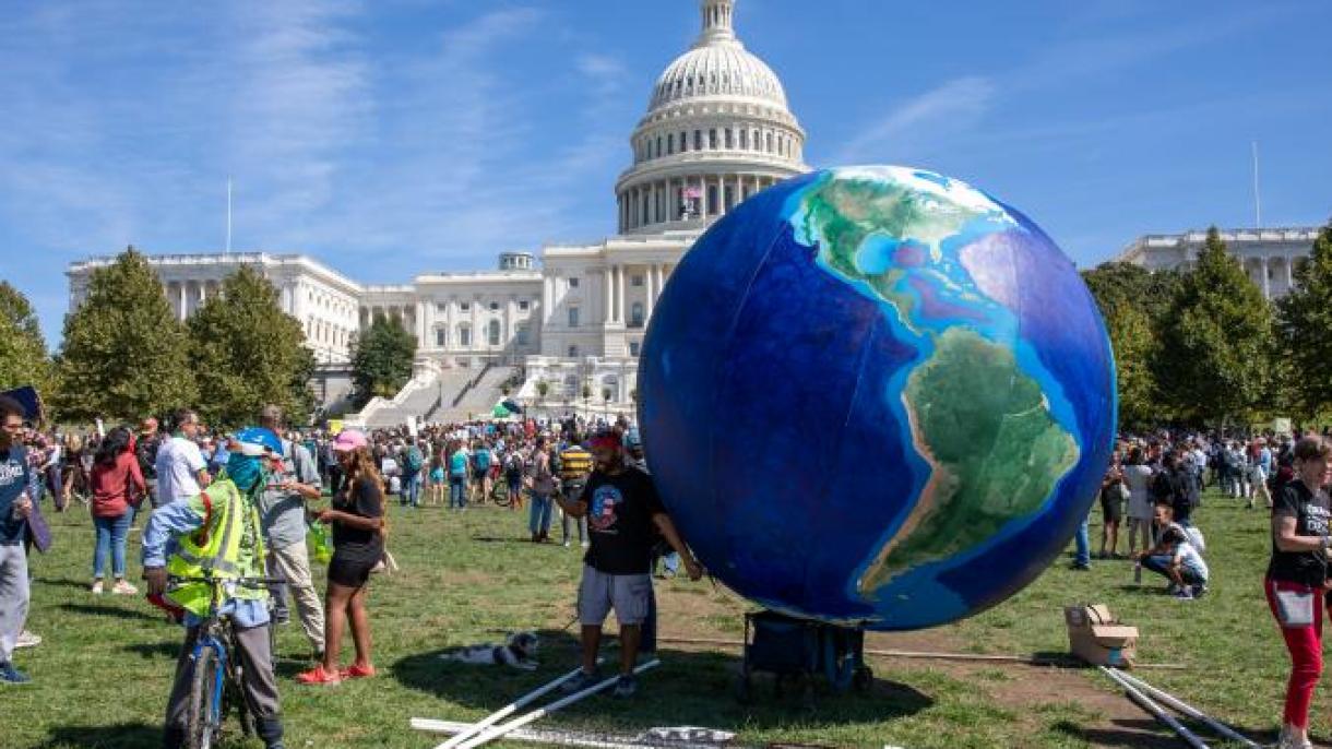 ვაშინგტონში ათასობით მოქალაქემ კლიმატის ცვლილების წინააღმდეგ აქცია გამართა