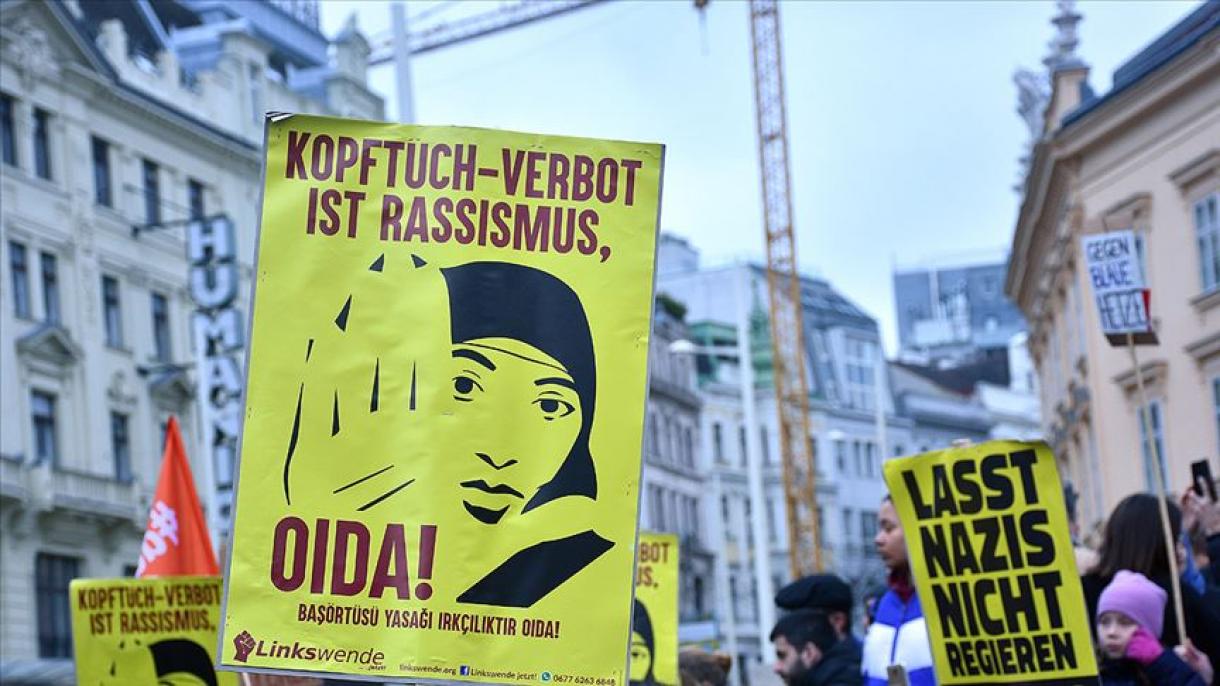 O véu islâmico é proibido em escolas primárias na Áustria